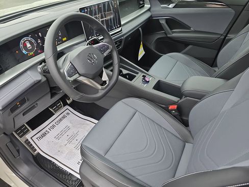 New 2026 Volkswagen Tiguan SE R-Line AWD/4WD image 13