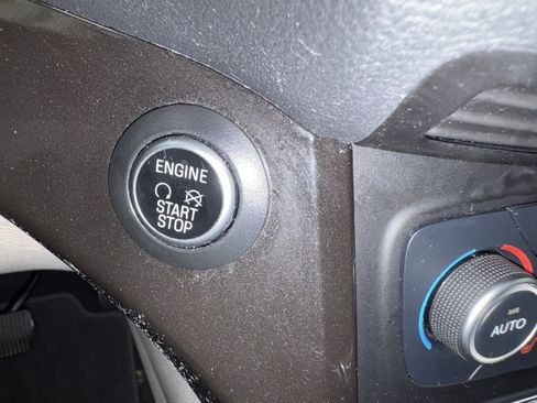 Used 2018 Ford Escape Titanium w/ Ford Safe & Smart Package AWD/4WD image 18