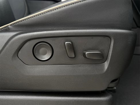 Used 2023 Chevrolet Suburban Premier image 27