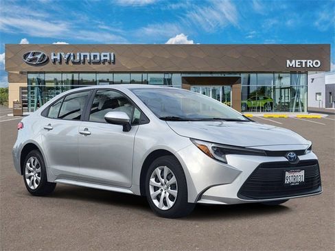 Used 2025 Toyota Corolla LE image 1