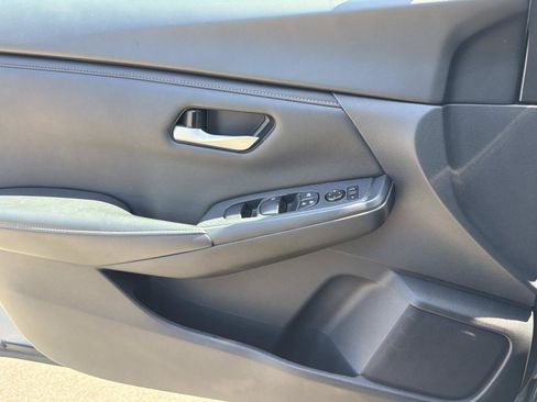 Used 2024 Nissan Sentra SV FWD image 17