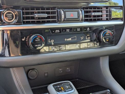 Certified 2024 Nissan Pathfinder SL image 23