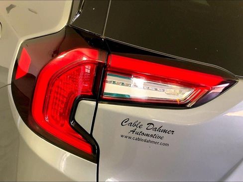 Used 2024 GMC Terrain SLT AWD/4WD image 27