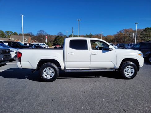 Used 2023 Toyota Tacoma SR image 12