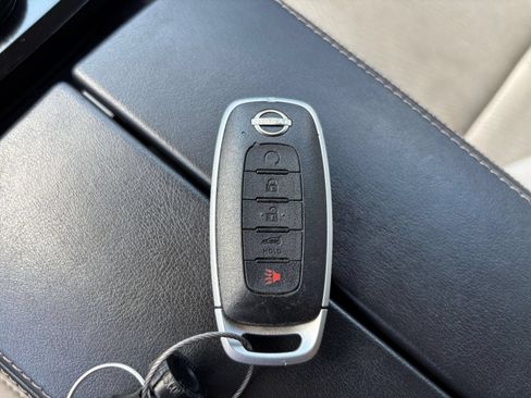Used 2025 Nissan Rogue SV AWD/4WD image 17