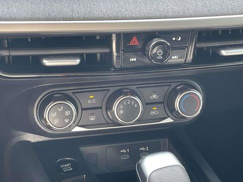 Used 2025 Nissan Kicks SV image 25