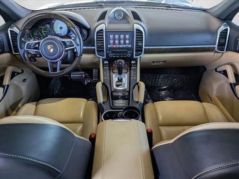 Used 2018 Porsche Cayenne S Platinum image 19