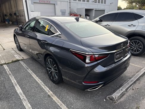 Used 2025 Lexus ES 350 w/ Premium Package FWD image 3