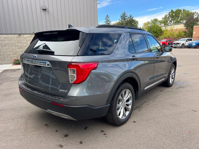Used 2024 Ford Explorer XLT w/ Equipment Group 202A AWD/4WD image 5