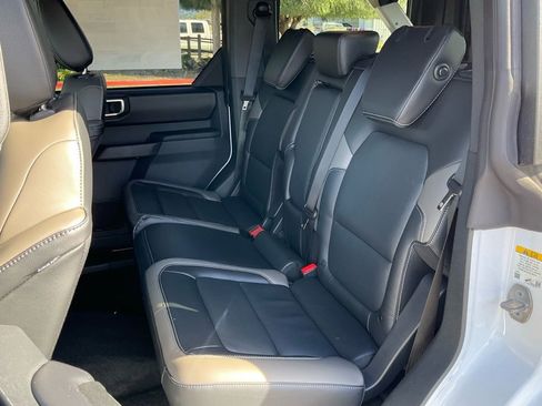 New 2025 Ford Bronco Outer Banks w/ Sasquatch Package image 32