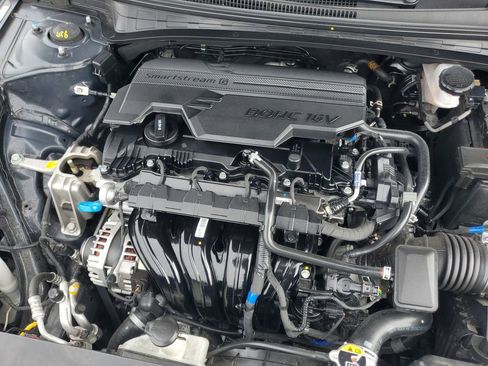 Used 2025 Hyundai Elantra Limited image 9