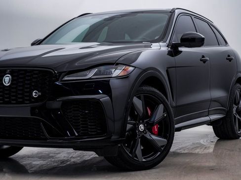 Used 2025 Jaguar F-PACE SVR image 2