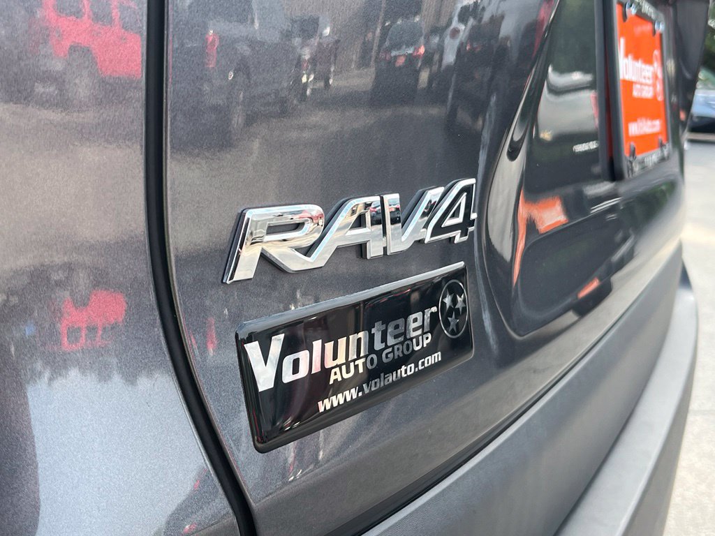 Used 2019 Toyota RAV4 XLE w/ Convenience Package FWD image 9