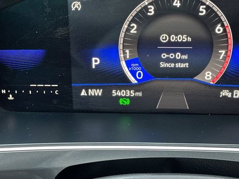 Used 2023 Volkswagen Tiguan SE w/ Panoramic Sunroof Package FWD image 28