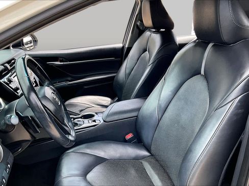 Used 2018 Toyota Camry XSE FWD image 8