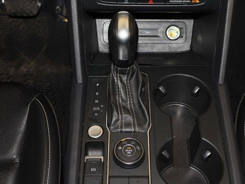 Used 2021 Volkswagen Atlas SE image 29