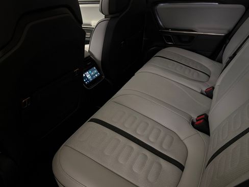 Used 2024 Rivian R1T Adventure AWD/4WD image 11