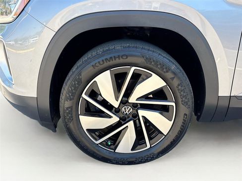 Used 2025 Volkswagen Atlas SE FWD image 35