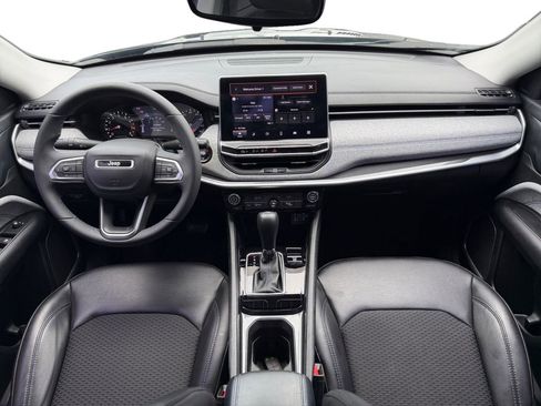 Used 2022 Jeep Compass Latitude FWD image 12