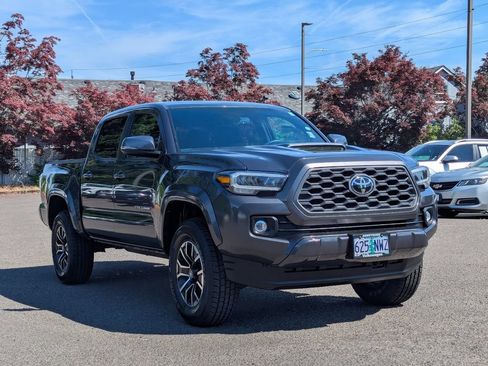 Used 2022 Toyota Tacoma TRD Sport AWD/4WD image 7