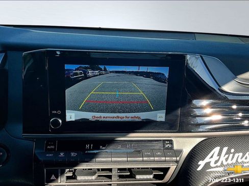 Used 2025 Toyota Camry SE image 12