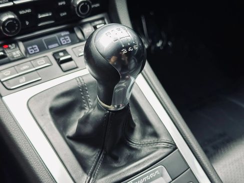 Used 2016 Porsche Cayman RWD image 3