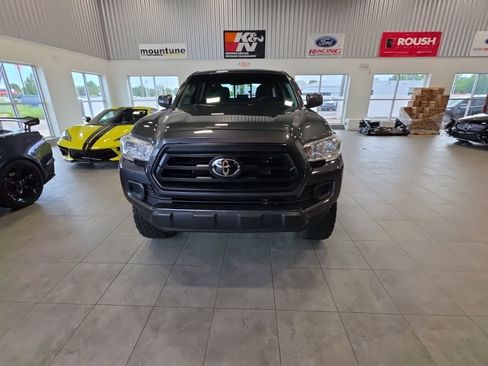 Used 2020 Toyota Tacoma SR AWD/4WD image 3