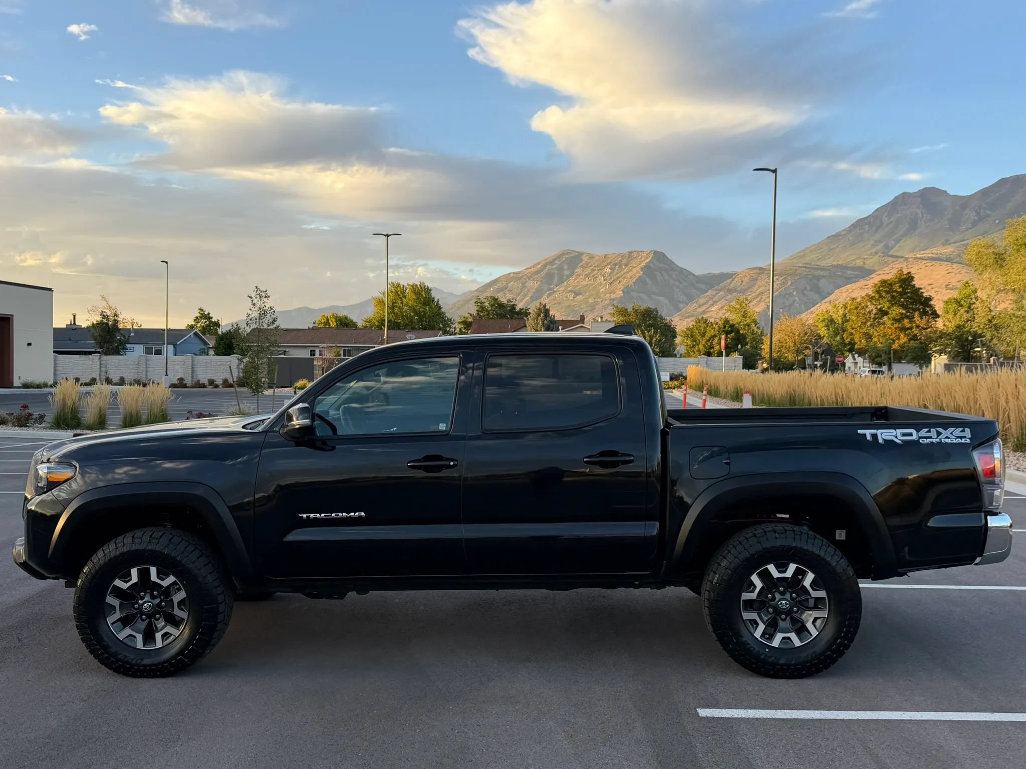 Used 2021 Toyota Tacoma TRD Off-Road AWD/4WD image 3
