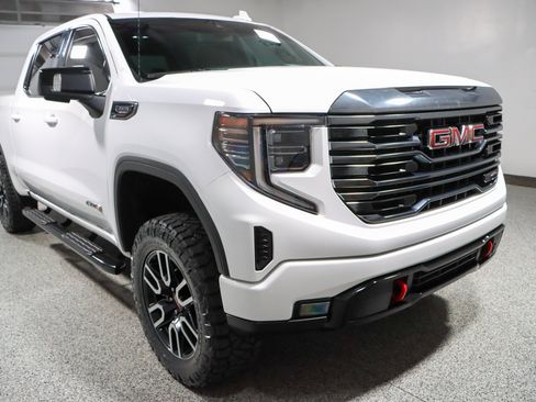 Used 2022 GMC Sierra 1500 AT4 w/ AT4 Preferred Package AWD/4WD image 6
