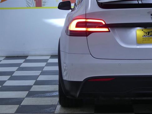Used 2022 Tesla Model X Plaid image 24
