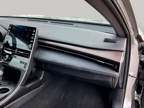 Used 2021 Toyota Avalon XLE w/ Moonroof Package FWD image 19