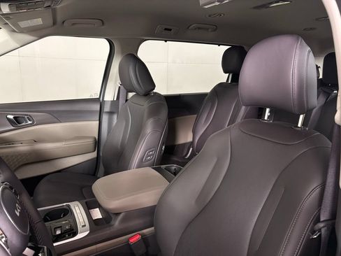 New 2026 Kia Carnival EX FWD image 18