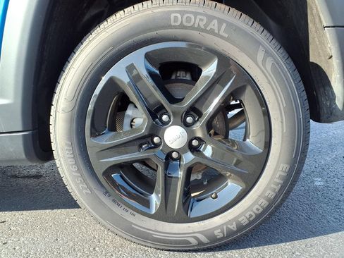 Used 2023 Jeep Compass Latitude w/ Convenience Group AWD/4WD image 34