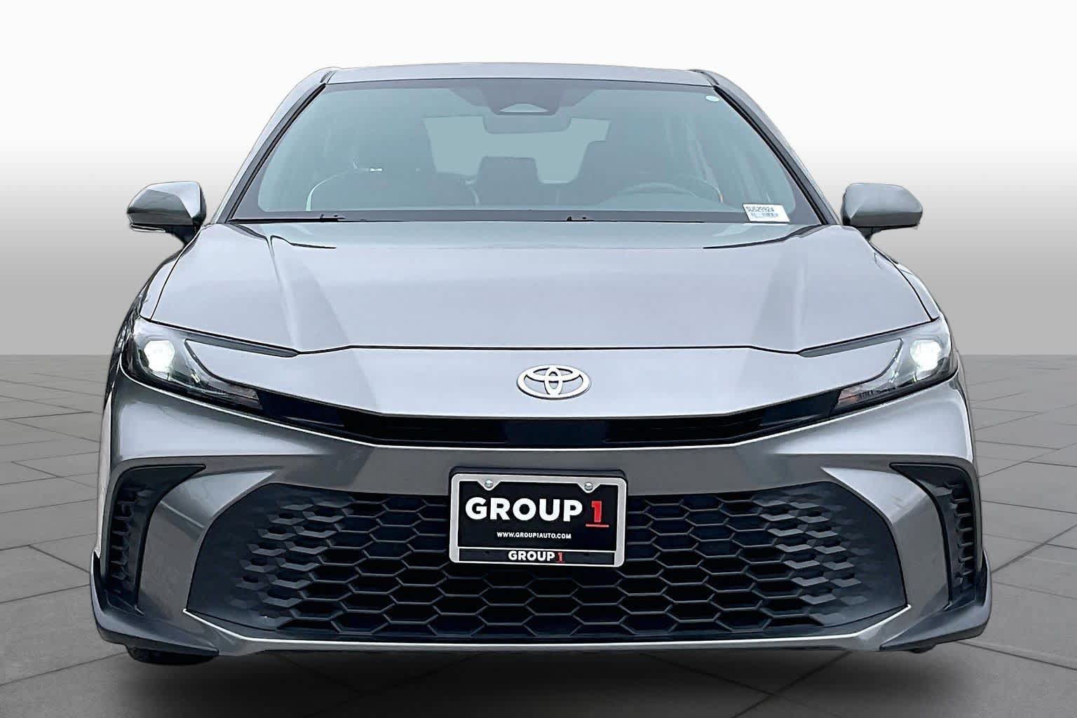 Used 2025 Toyota Camry SE w/ Convenience Package AWD/4WD image 4