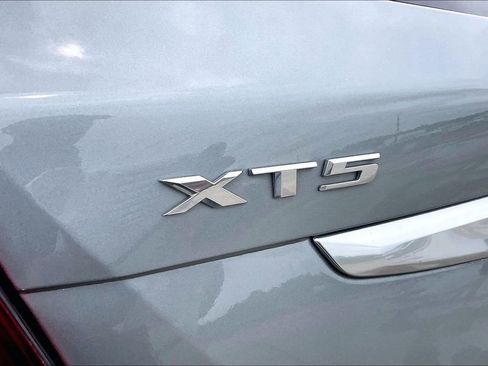 Used 2023 Cadillac XT5 Premium Luxury w/ Technology Package FWD image 21