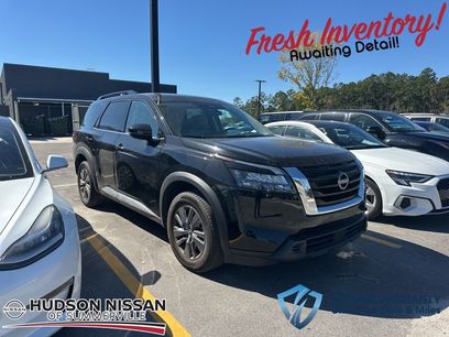 Used 2024 Nissan Pathfinder SV