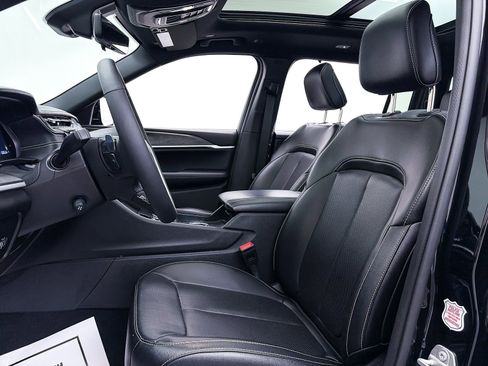 Used 2024 Jeep Grand Cherokee L Limited w/ Luxury Tech Group II image 18