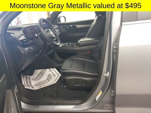 Used 2025 Buick Enclave Preferred image 3