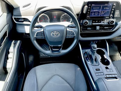 Used 2021 Toyota Highlander L AWD/4WD image 11