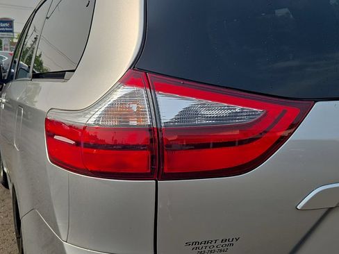 Used 2020 Toyota Sienna LE FWD image 13