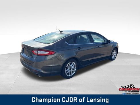 Used 2016 Ford Fusion SE image 9