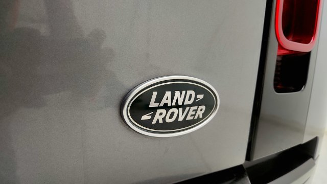 Used 2022 Land Rover Defender 110 X-Dynamic SE AWD/4WD image 33