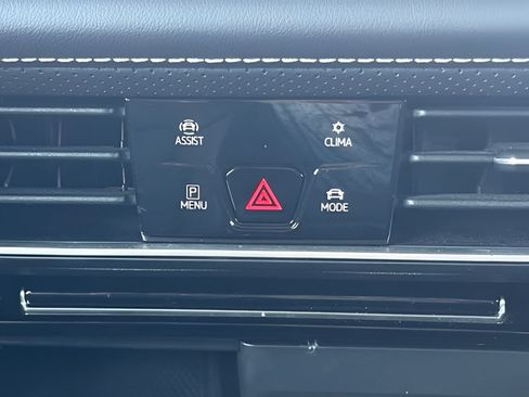 Used 2024 Volkswagen Atlas SE FWD image 28