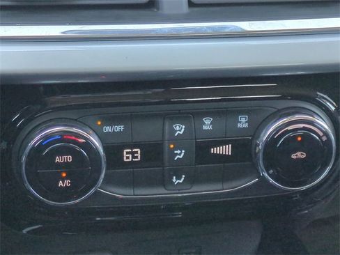 Certified 2025 Chevrolet Trax LT image 25