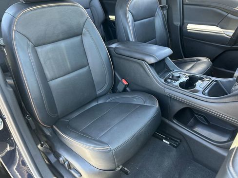 Used 2022 GMC Acadia AT4 w/ Preferred Package AWD/4WD image 28