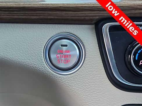 Used 2019 Kia Cadenza Premium image 25