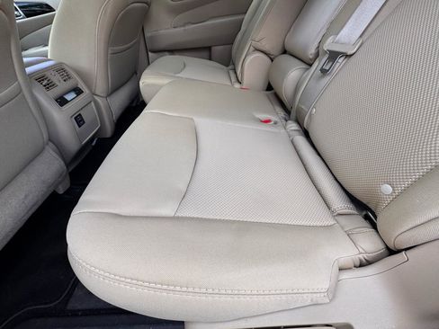 Used 2018 Nissan Pathfinder SV FWD image 20