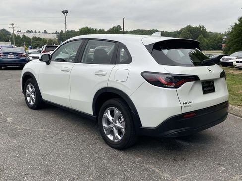 Certified 2023 Honda HR-V LX image 3