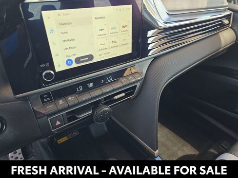 Used 2025 Toyota Camry SE FWD image 12