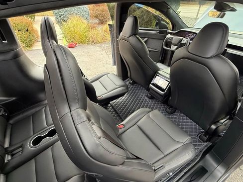 Used 2022 Tesla Model X Plaid image 33